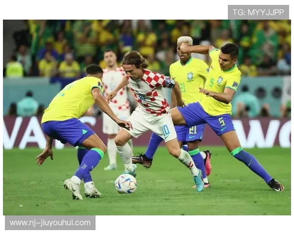 足球场上逆天时刻 神奇进球与惊世扑救的巅峰对决