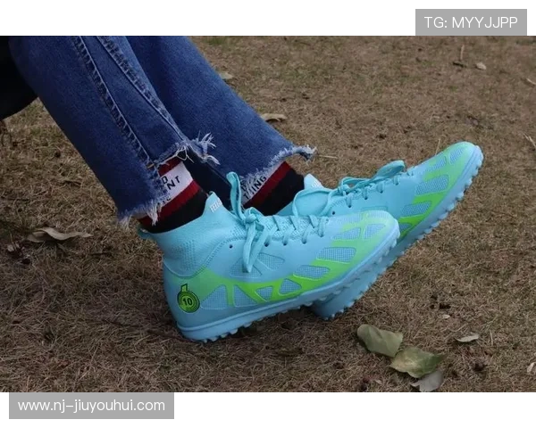 送学生党足球鞋作为礼物是否合适探讨